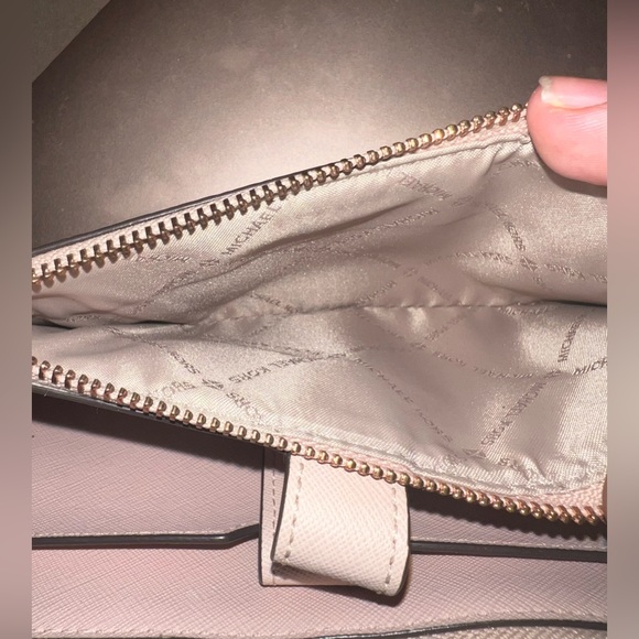 Micheal Kors Smartphone Wallet - Picture 6 of 6